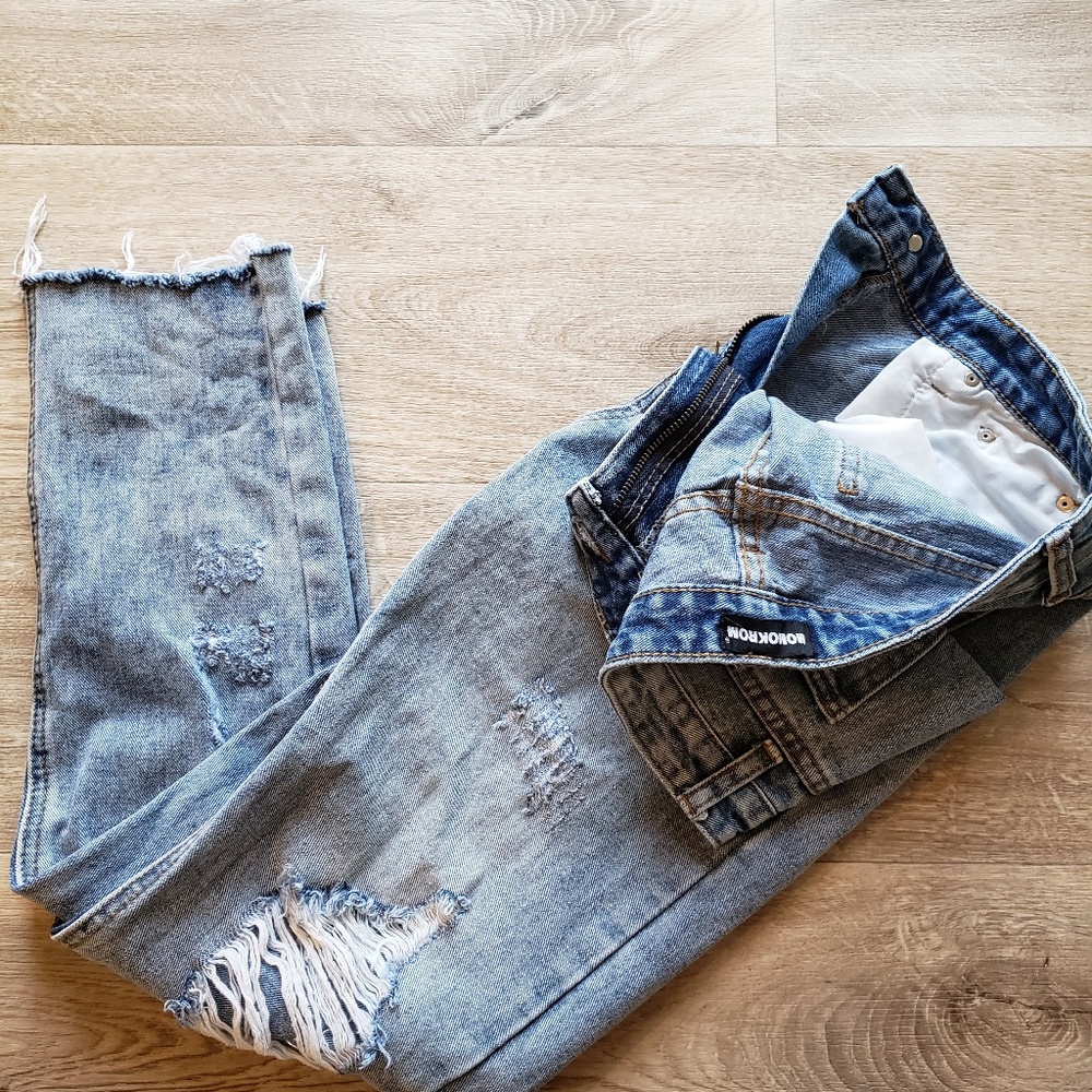 Distressed boyfriend jeans